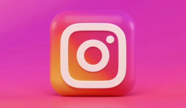 3D Instagram logo icon with a gradient background in pink and orange hues.